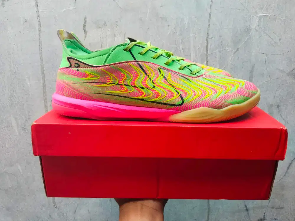 Sepatu futsal SPECS DEVIANT PRO