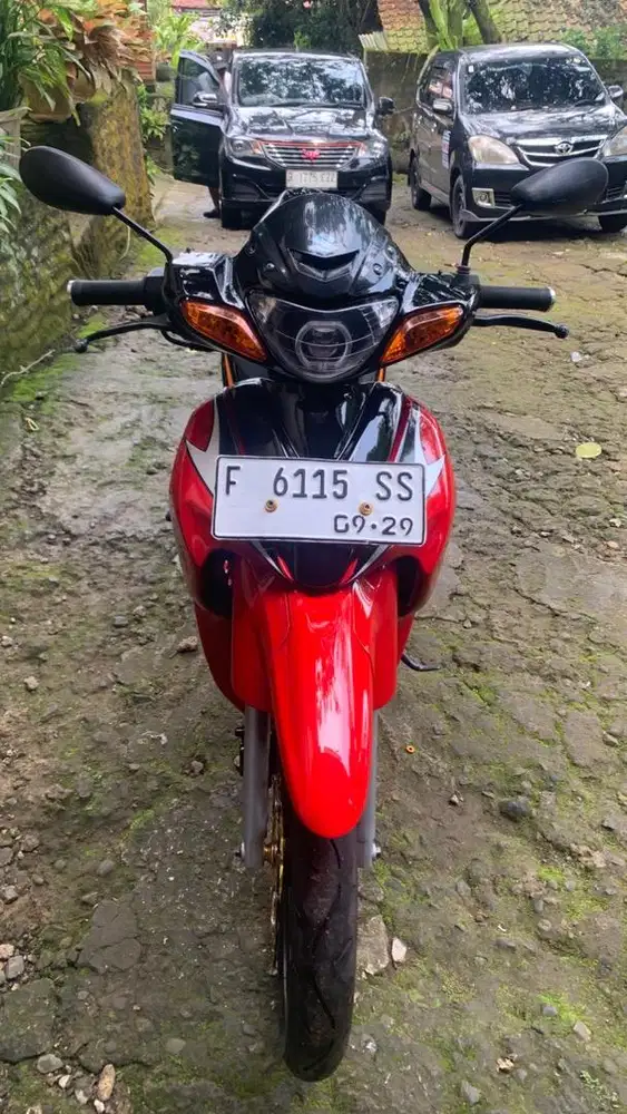 Satria hiu 2004 merah hitam