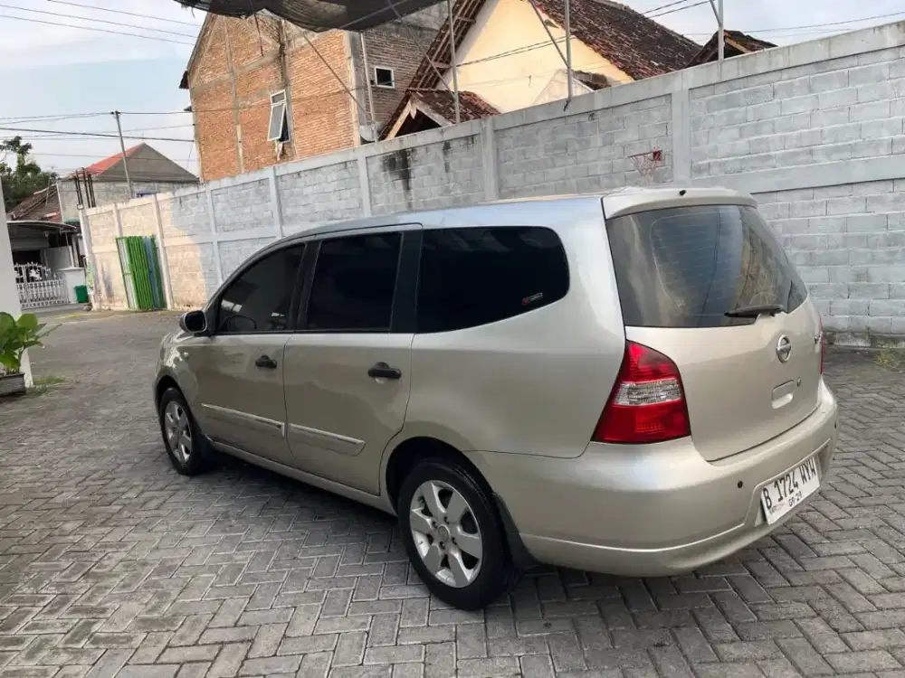 FOR SALE Nissan Grand Livina XV MT 2010