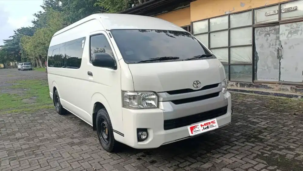LOW KM!! HIACE COMMUTER MT 2020