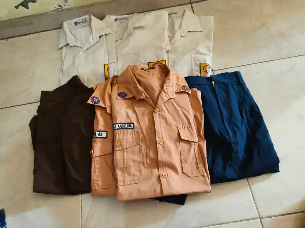 Seragam sekolah anak cewek SMP