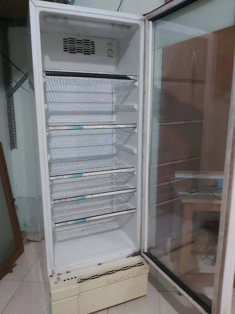 Jual Cepat Showcase Glacio Bekas