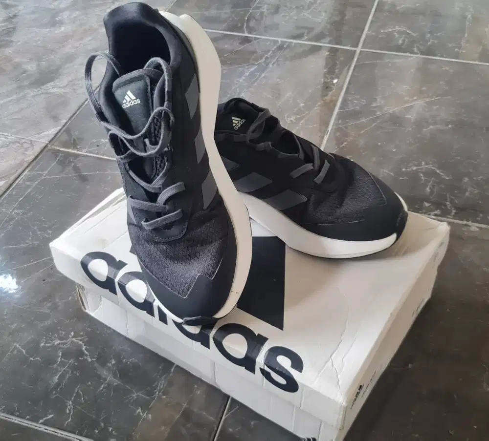 Sepatu Adidas Size 42 2/3 Original