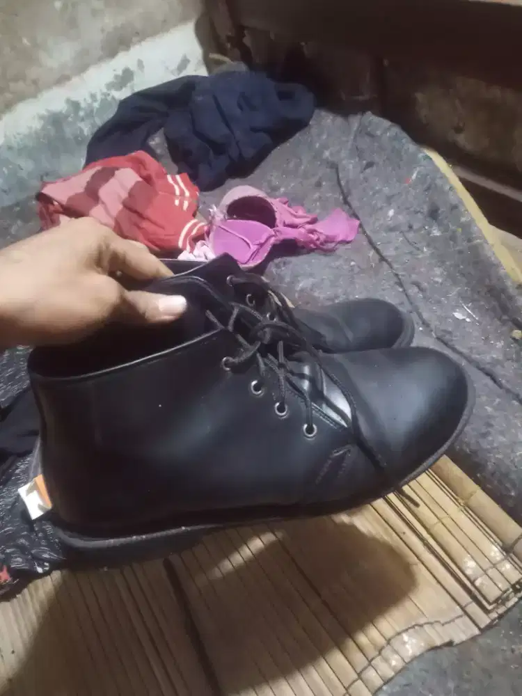 Sepatu pdl sefti