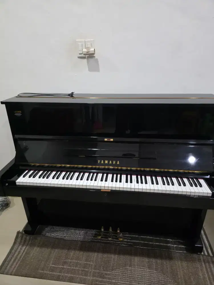 Piano Yamaha U1F