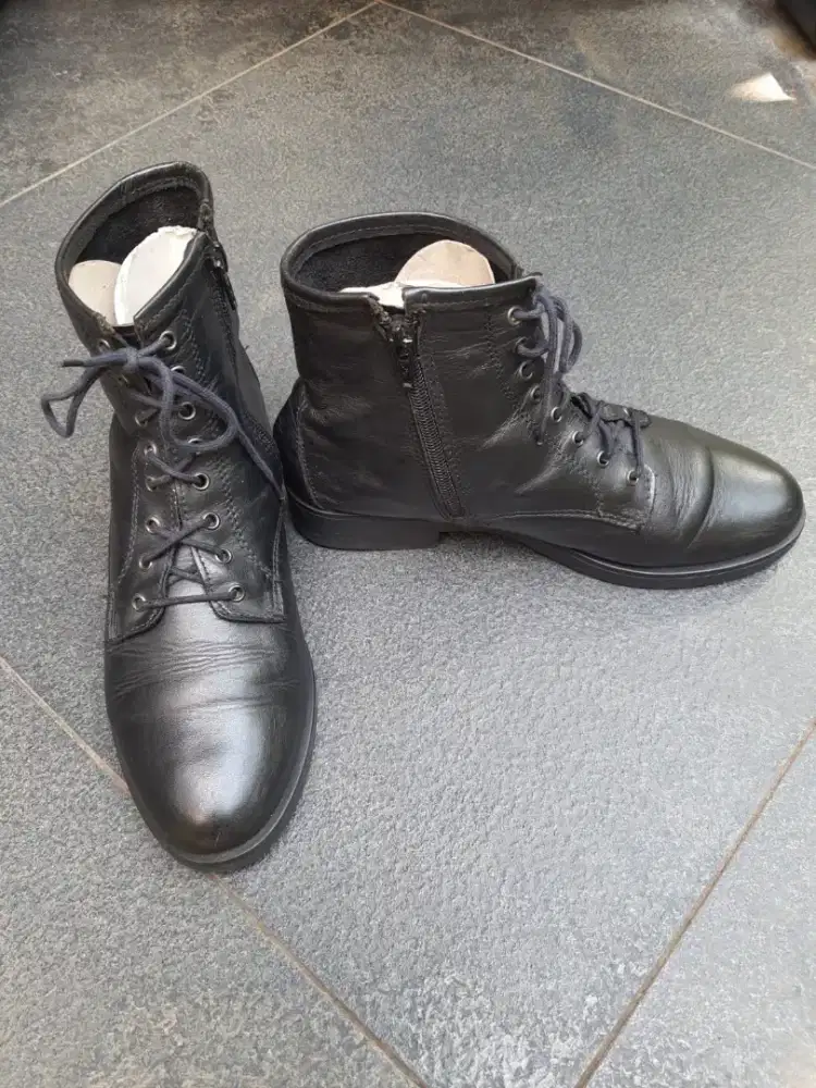 Sepatu Kulit wanita