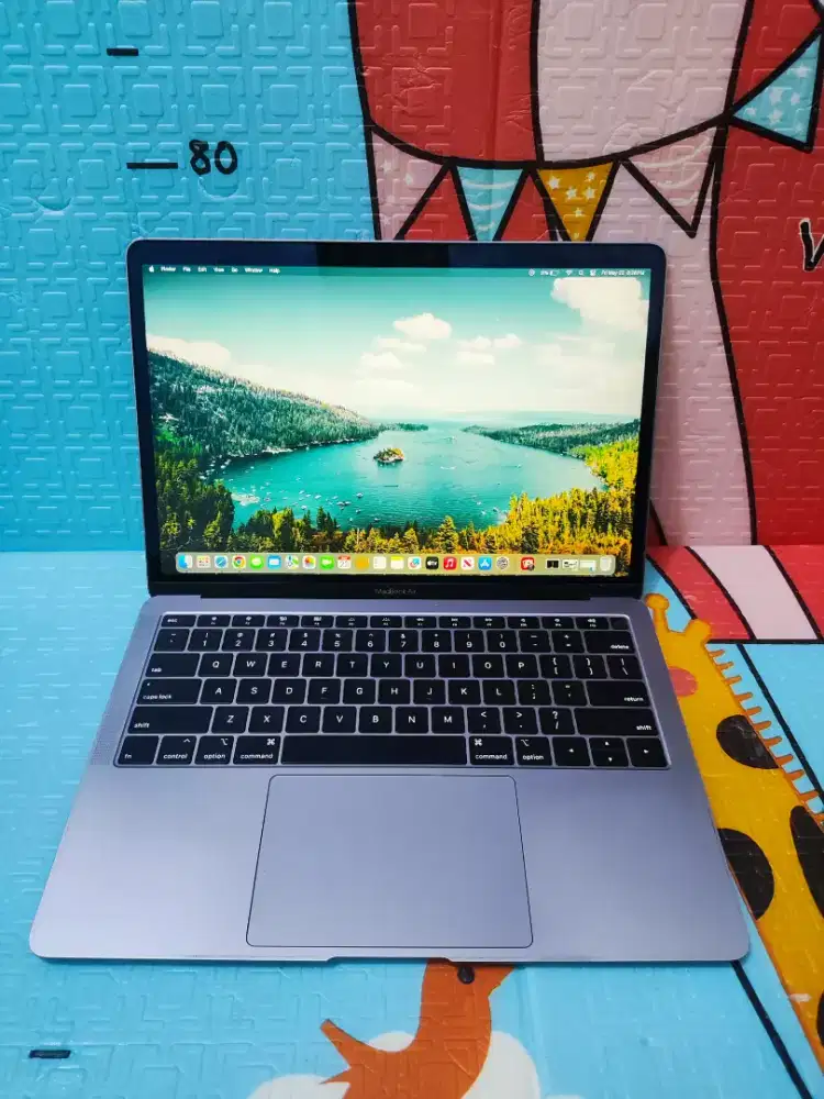 MacBook Air 13in Retina 2018 core i5 ram 8 SSD 256gb