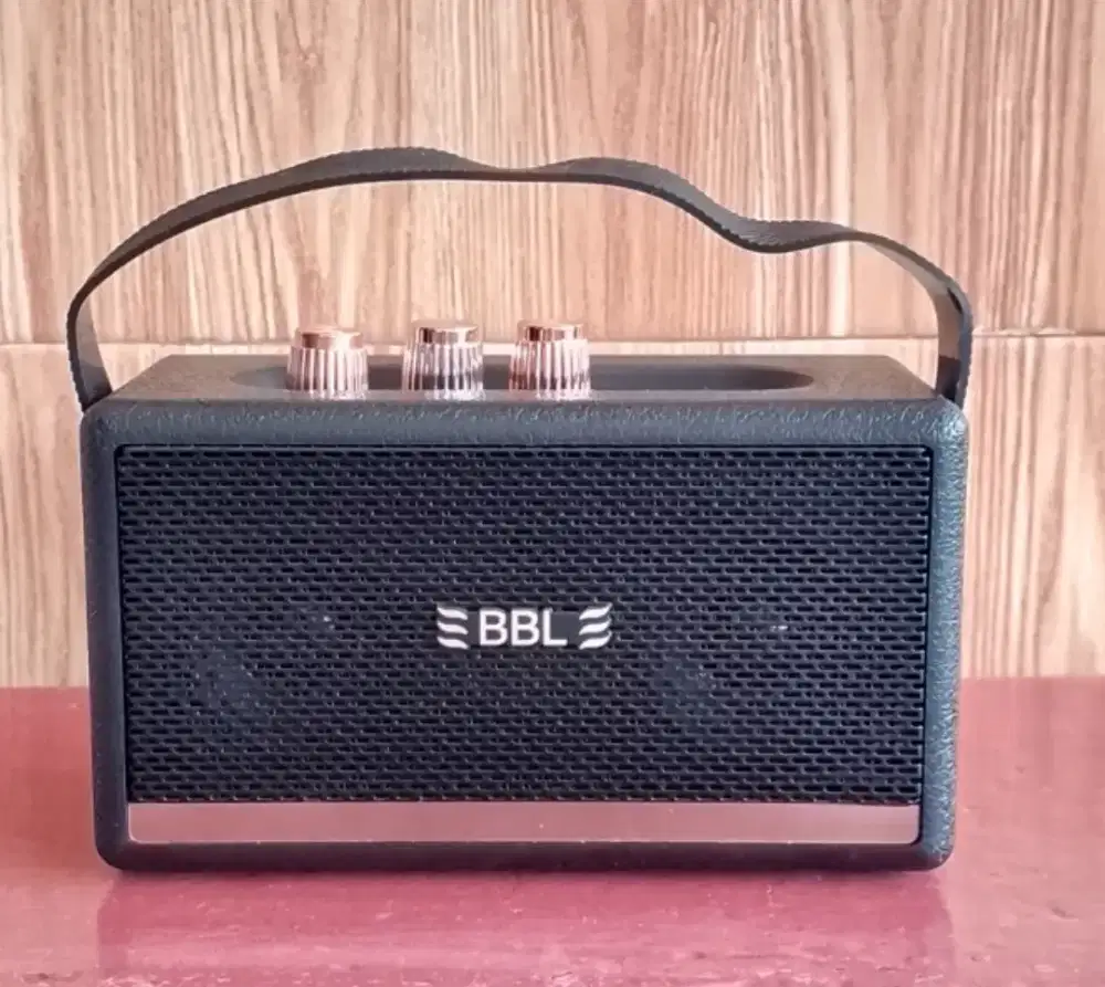 Speaker bluettoth model retro