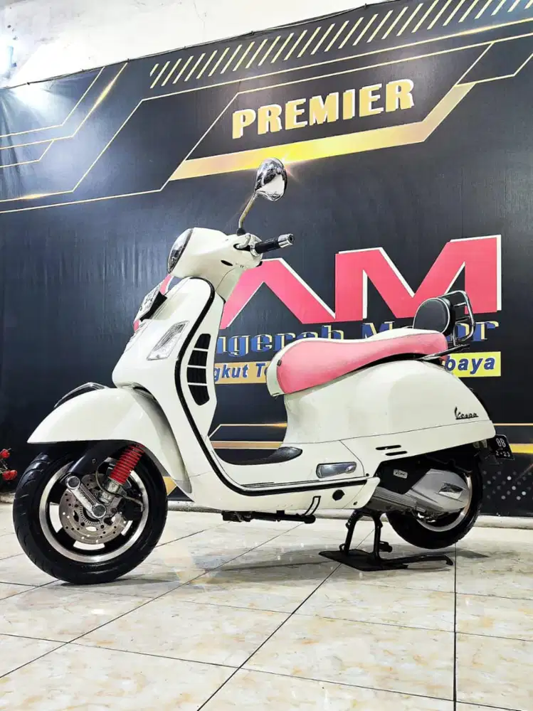 Piaggio Vespa GTS 150 REG 2018 odo 7rb mulus