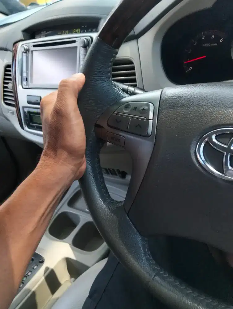 Innova V Matic diesel 2012 antik