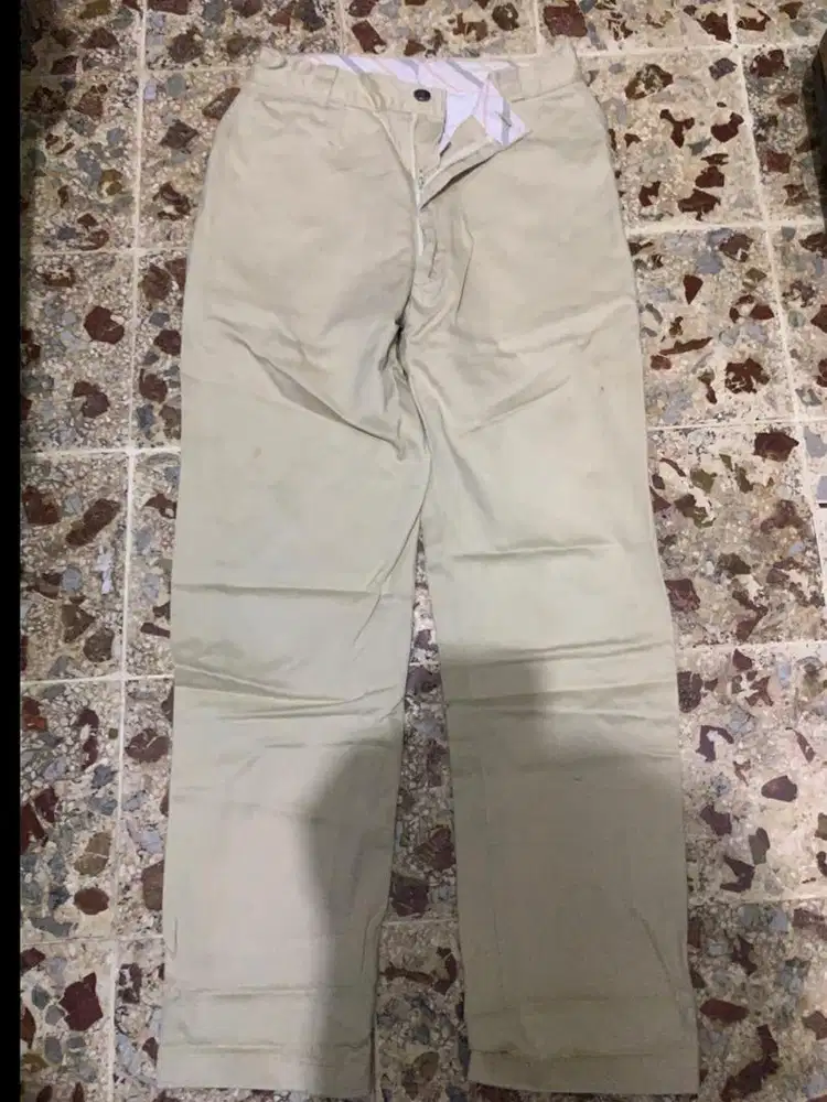 Celana chinos cream