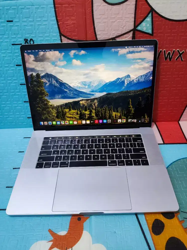 MacBook Pro Retina 15in 2016 TouchBar core i7 VGA ram 16 SSD 2tb