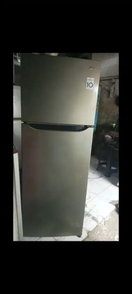 Jual butuh kulkas 2 pintu merk LG INVERTER