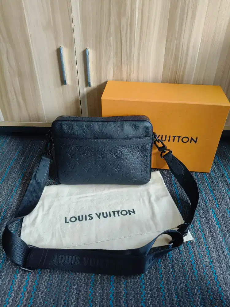 LIKE NEW Louis Vuitton shadow duo messenger bag chip 2024