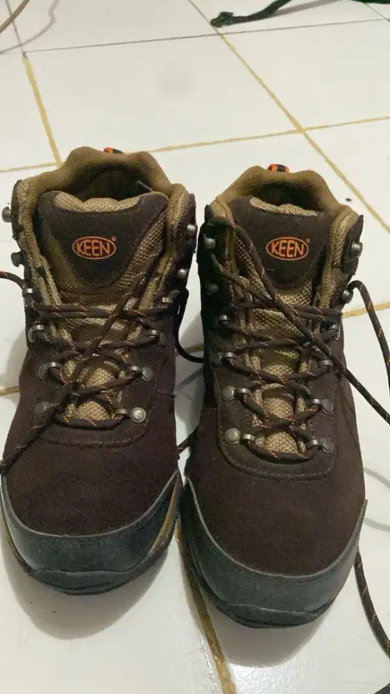 Sepatu Outdoor size 42 Keen