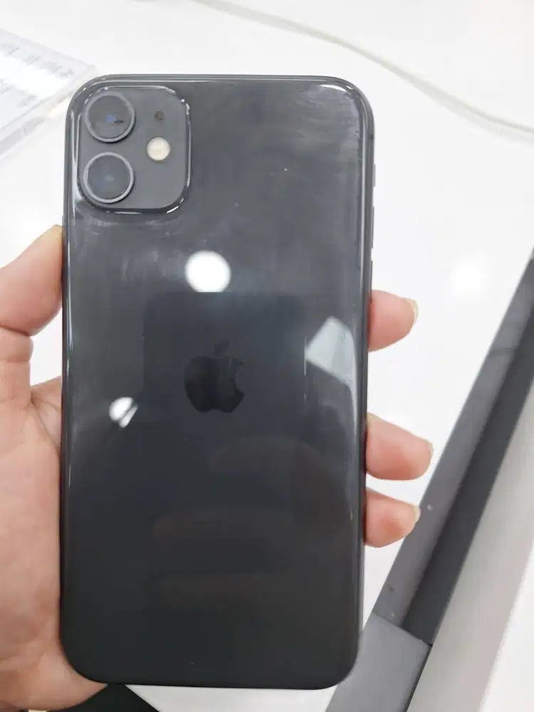 Handphone IPHONE 11