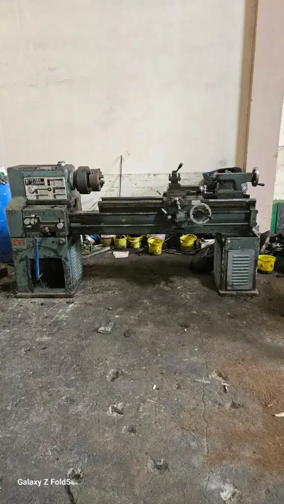 Dijual mesin bubut SANYUEN 2000A