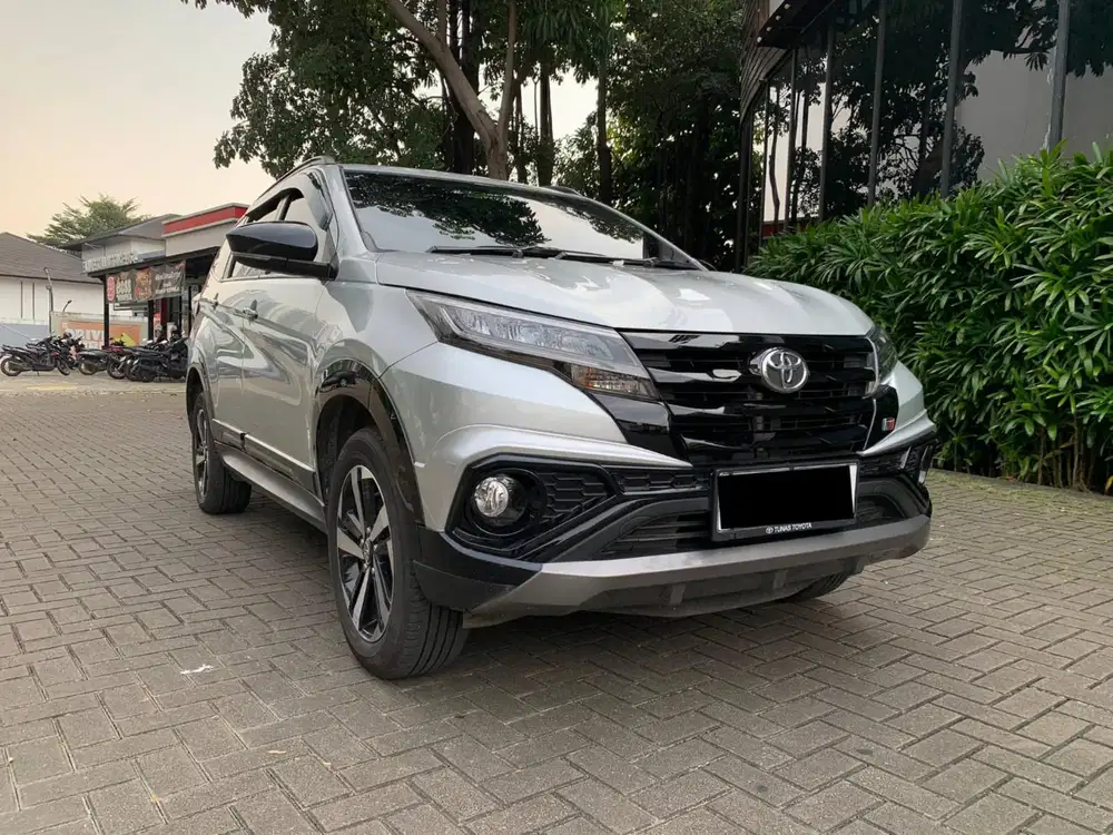 LOW KM 12RB, PJK 2027!! TOYOTA NEW RUSH 1.5 GR MATIC 2025 MATIC SILVER
