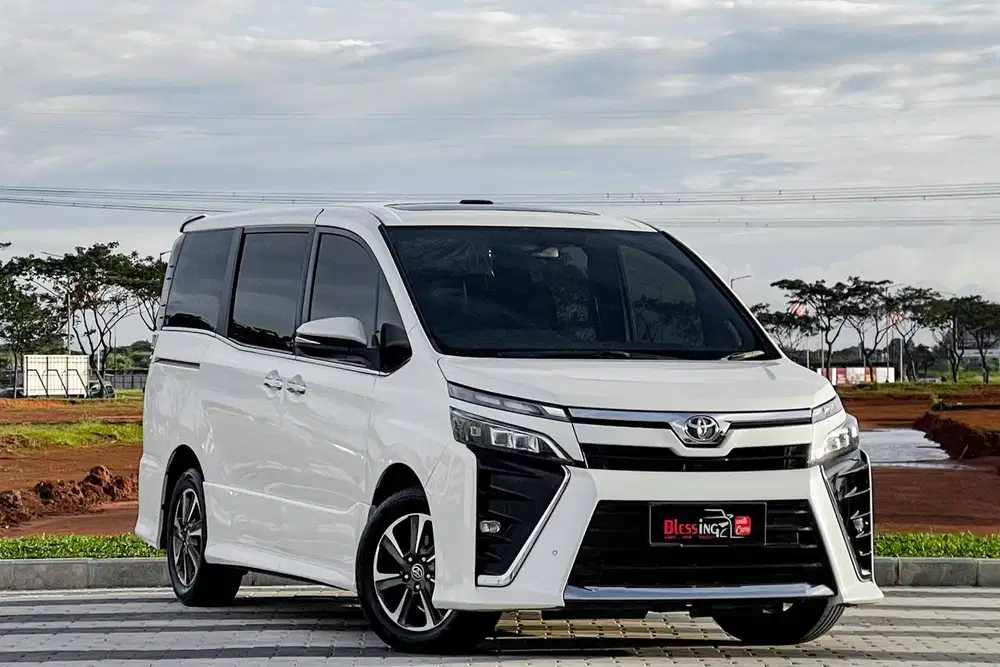 Toyota Voxy 2.0 Sunroof AT Matic 2019 Putih Metalik. FULL RECORD!!!