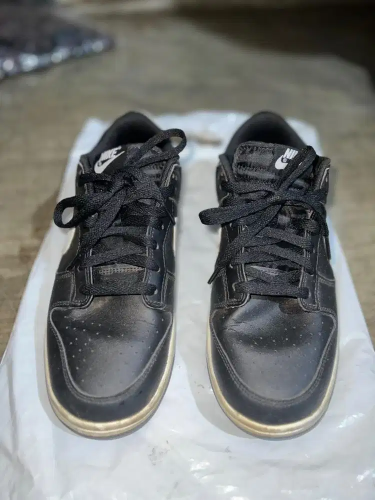 NIKE DUNK LOW BLACK AND WHITE