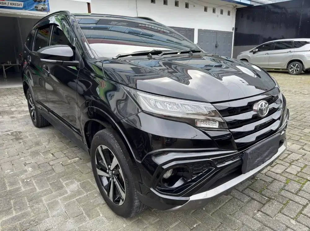 Rush 1.5 GR Sport Manual 2024 Hitam