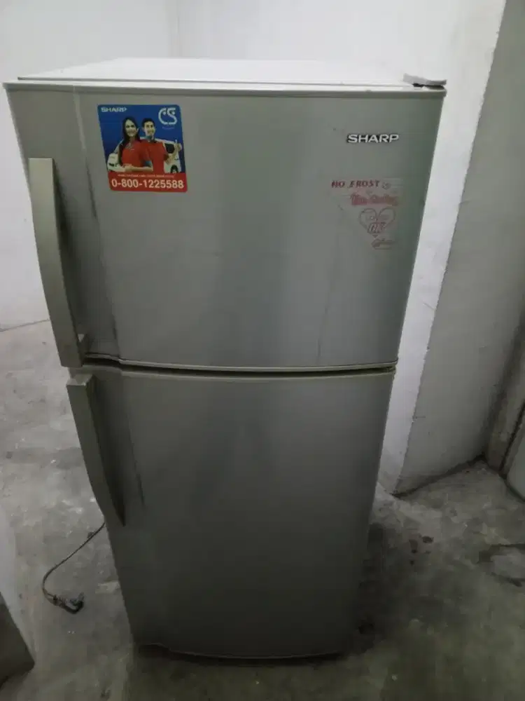 Kulkas 2 pintu merk SHARP