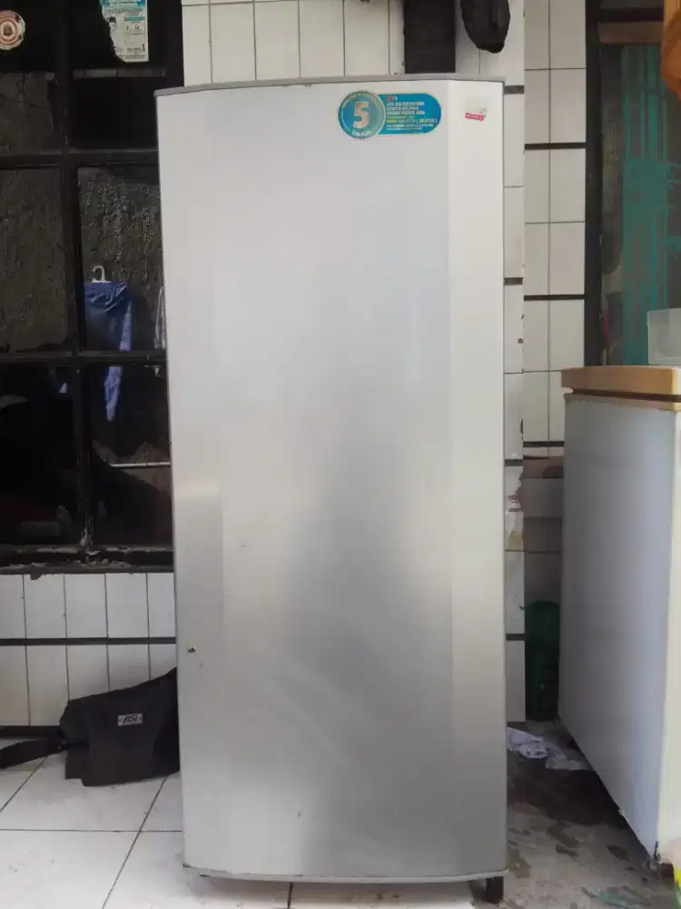 Kulkas 1 pintu merk LG
