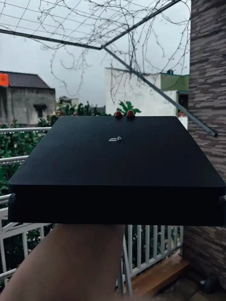 PS4 Slim ORI 500GB + 2 Game BD + 1 Stick Fantech Siap Main