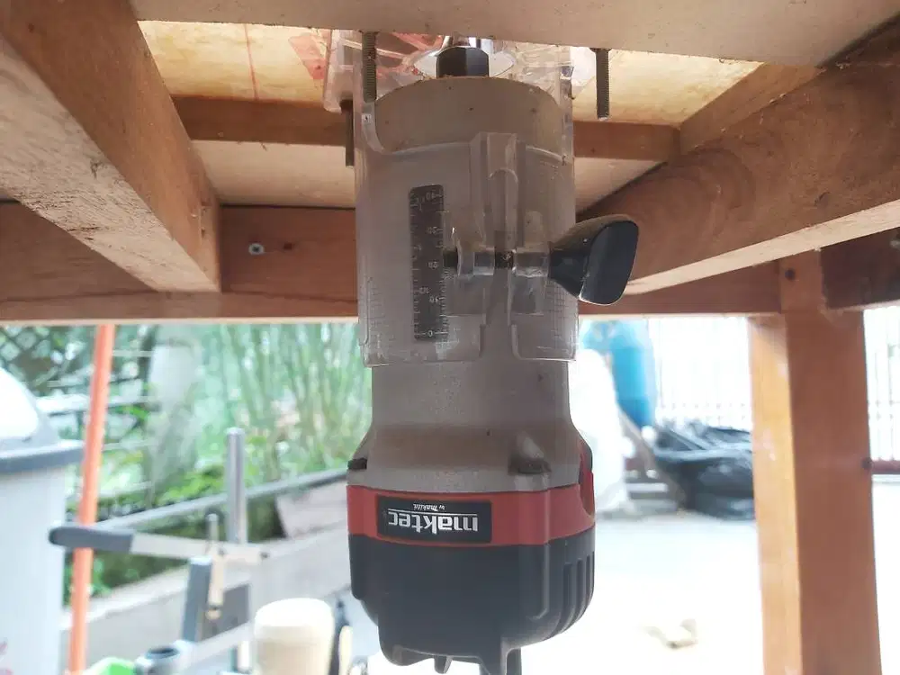 Paket Mesin Profil Kayu Router Maktec plus Meja Router dan Pedal Kaki