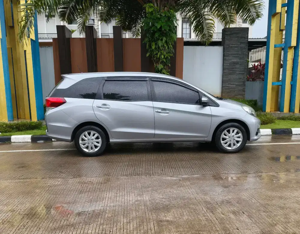 Honda Mobilio matic CVT tahun 2016 km rendah