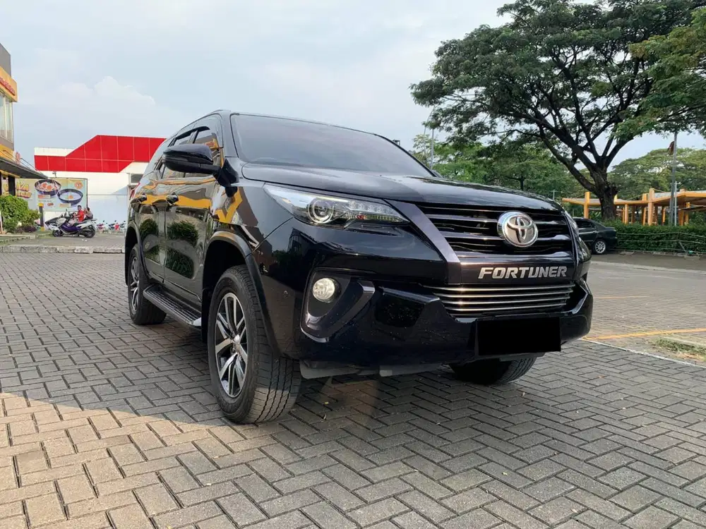 TOYOTA FORTUNER VRZ 4x2 AT MATIC 2018 HITAM