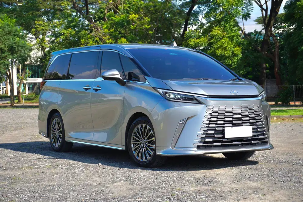 Lexus LM350h Hybrid Luxury A25A-FXS 2024