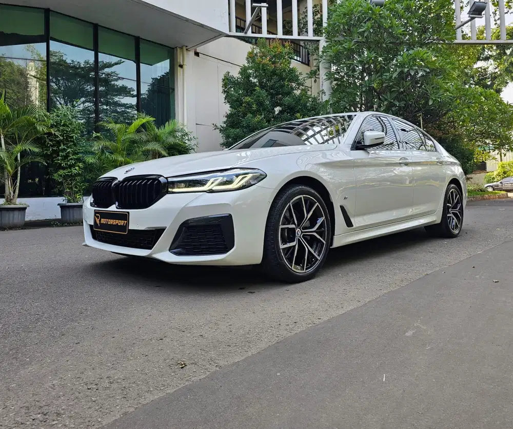 (ODO: 9rb) TDP: 0 BMW 520i M Sport 2023 low km 520