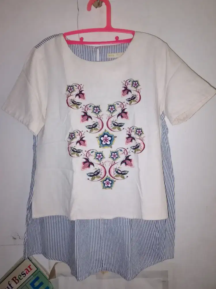 Baju Atasan Wanita Bordir Timbul Bunga