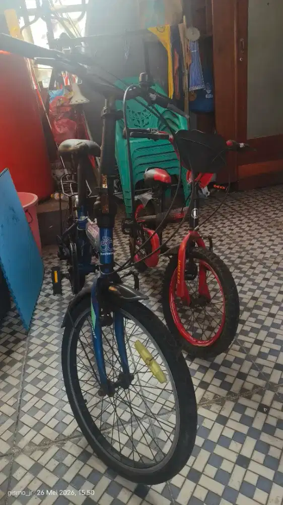 Sepeda anak 2 unit.