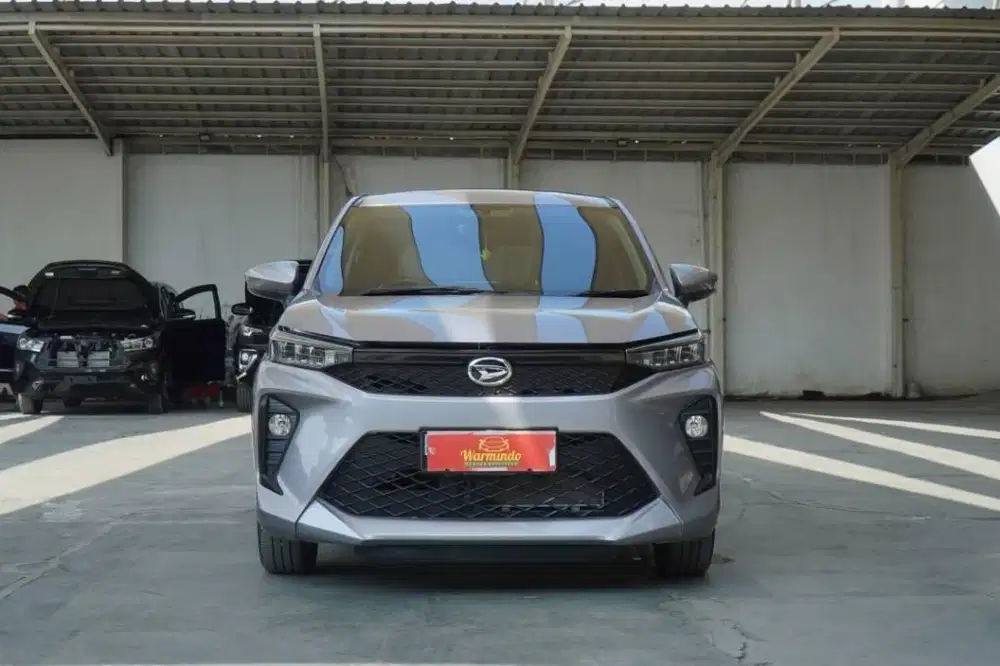 Daihatsu Xenia 1.3 R CVT tahun 2022 silver Matic AT DP minim