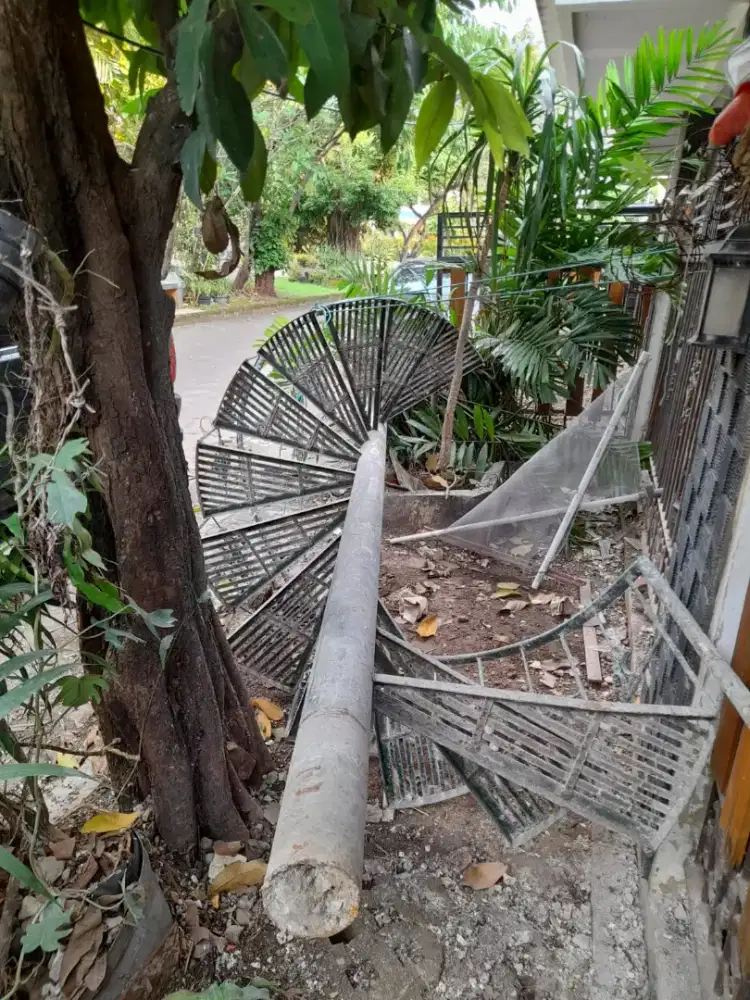Tangga putar bekas tebal,kuat , murah