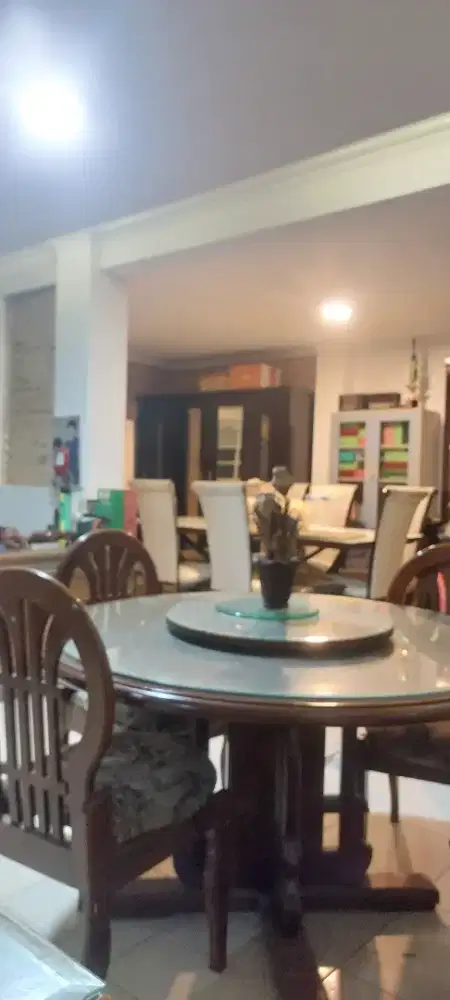 Meja makan jati bulat kaca dengan 4 kursi
