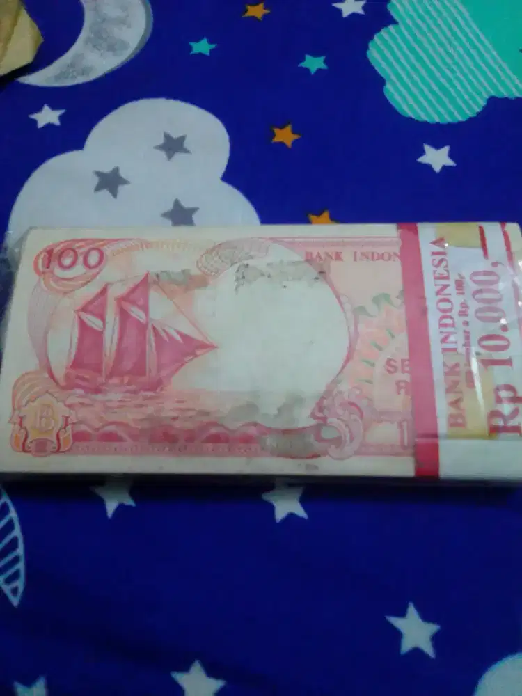 Uang kertas 100 rupiah kapal finisi