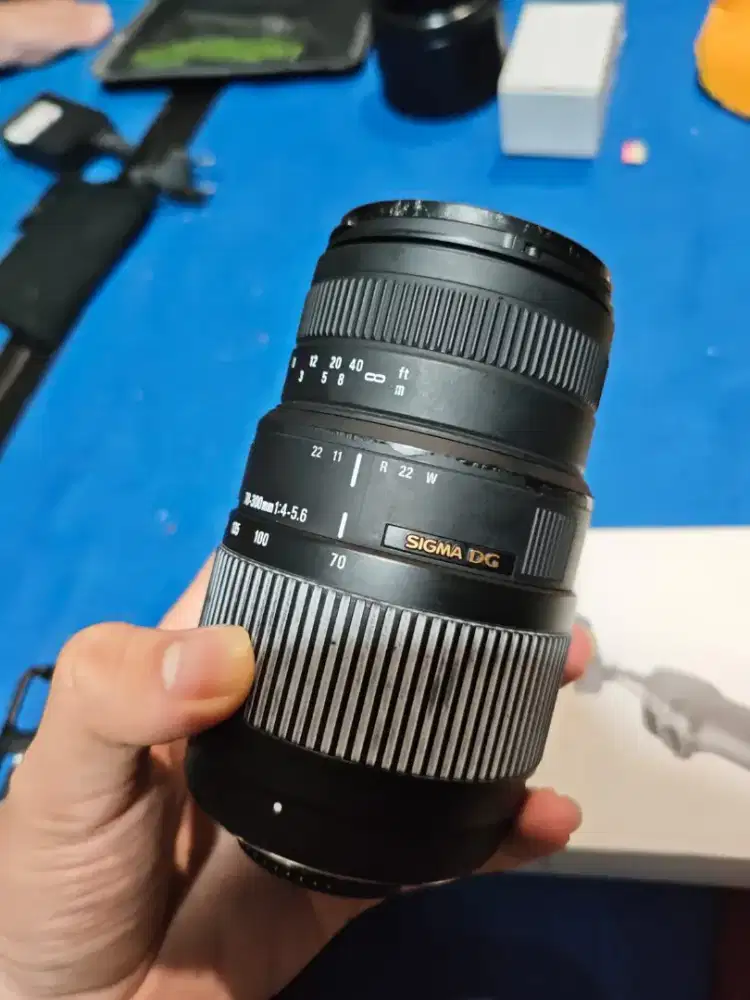 lensa telephoto sigma DG 70-300mm