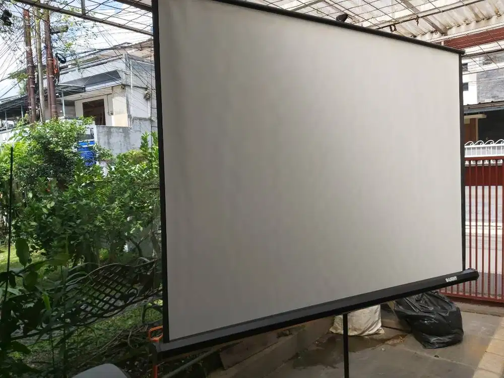 Layar Projector D-Light ukuran standard dengan Tripod