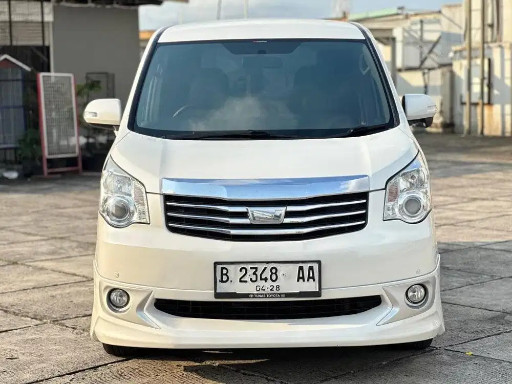 Toyota Nav 1 V 2.0 2013 AT KM 115Rban