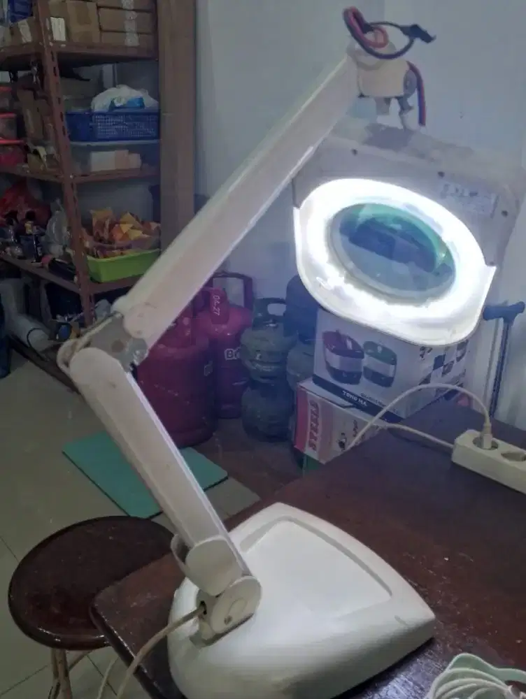 Dijual kaca pembesar dan lampu