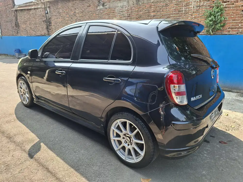 Nissan March 2011 Bensin