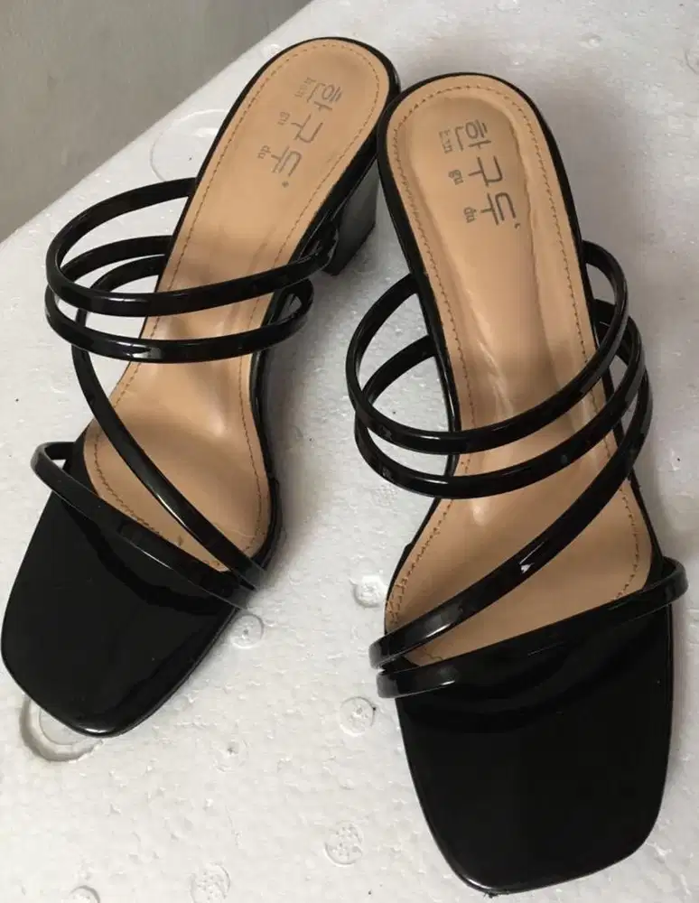 SANDAL HITAM KILAP KOREA 37-38