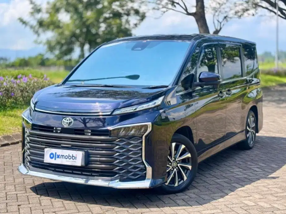 Toyota Voxy 2.0 Bensin OTOMATIS 2023 NCT