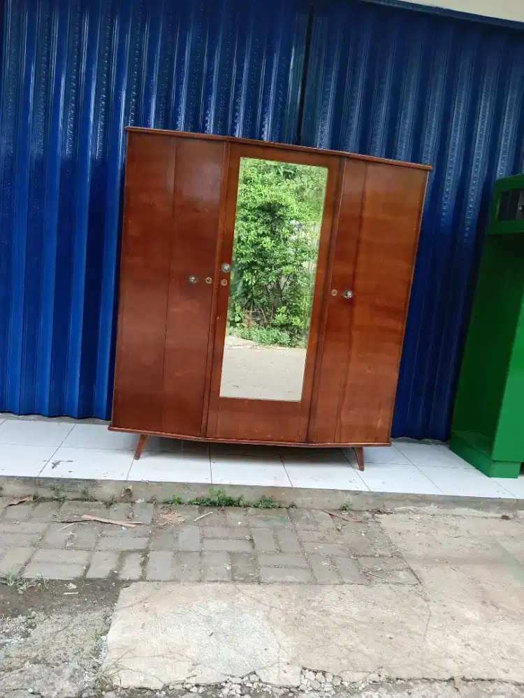 Lemari pakaian kaki jengki full jati tua 3 pintu