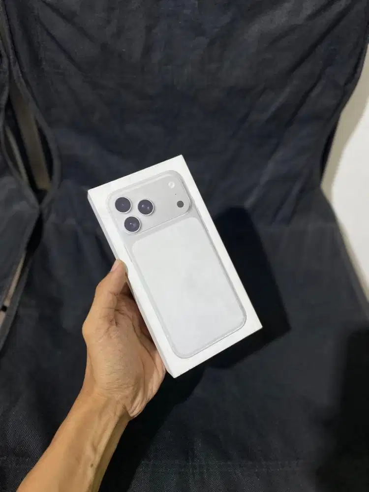 iphone 17 promax 256gb silver brand new