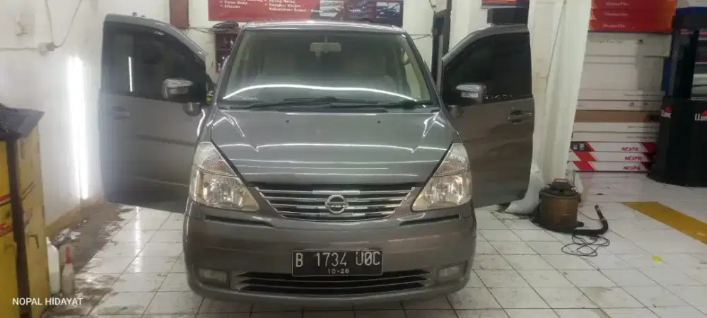 Nissan serena hws 2.0 th 2011