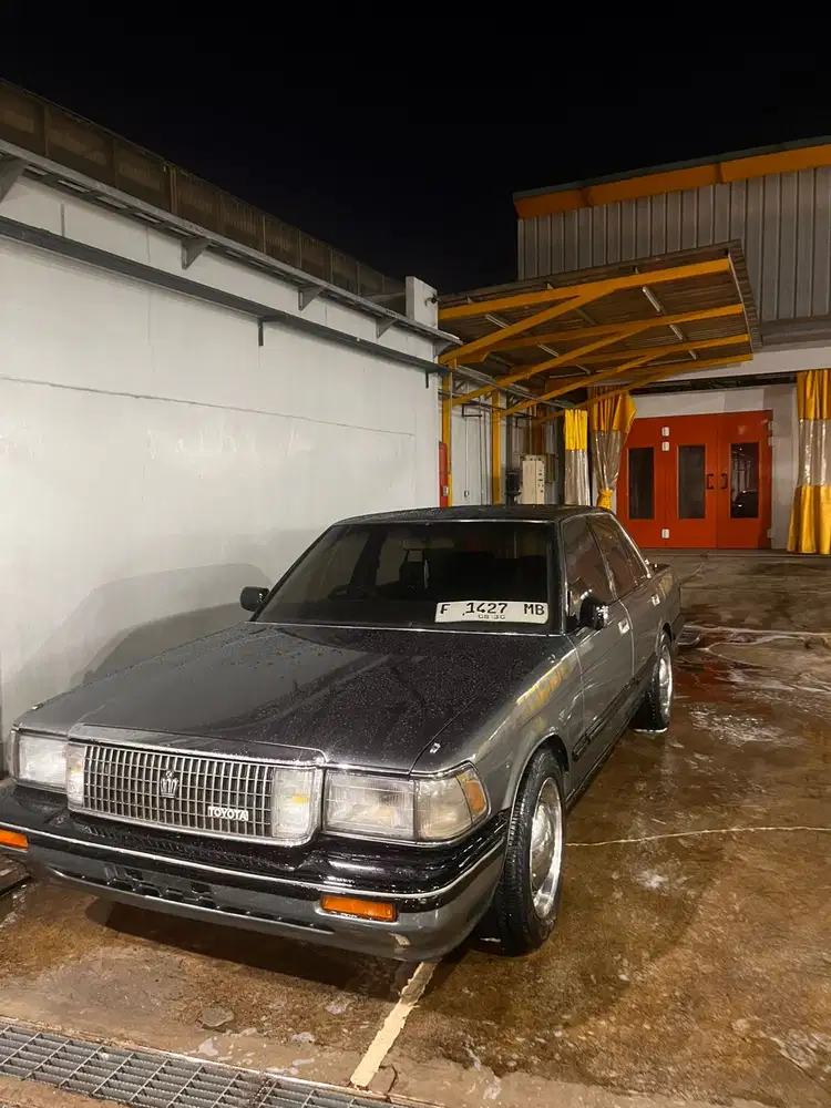 Toyota Crown Royal 1990 Bensin